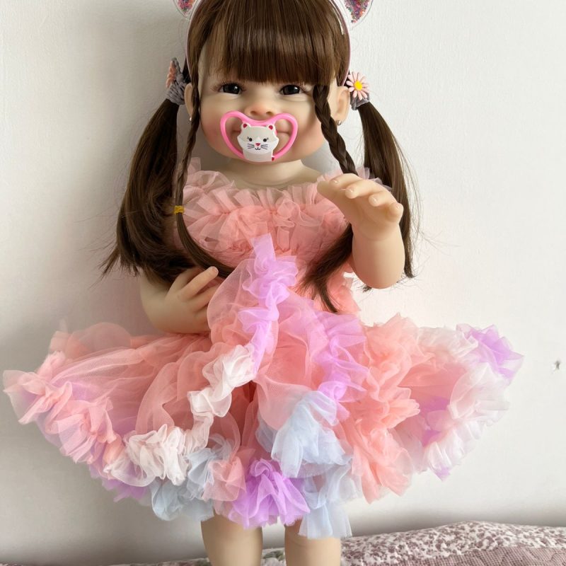 Muñeca pelo largo vestido rosa